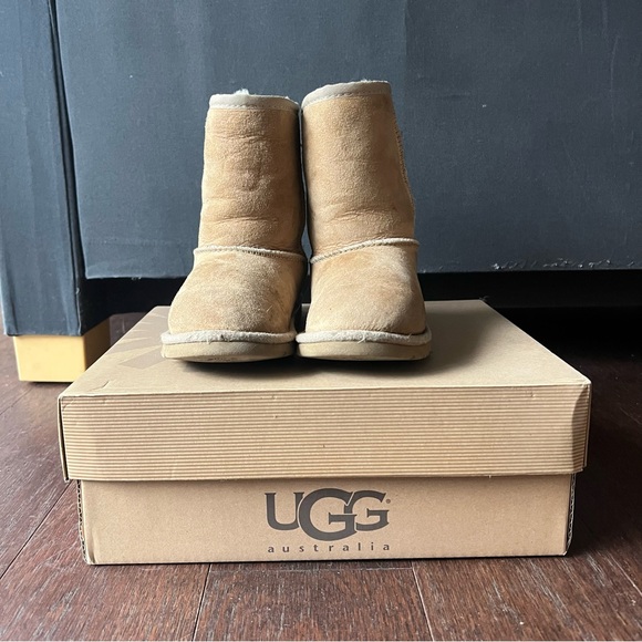UGG classic boots in sand size 13 - Picture 2 of 7